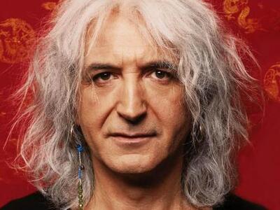 Δεν θα πιστεύετε τι φόρεσε ο Καρβέλας στ...