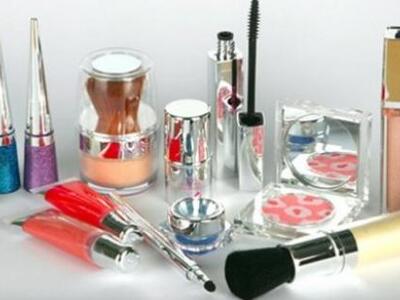 Πιο αυστηροί κανόνες στην ΕΕ για τα καλλ...