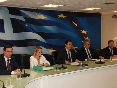 Πουλάει το Κράτος ότι έχει για να βρει χρήματα