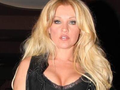 Έρχεται η Σαμπρίνα για μία live εμφάνιση...