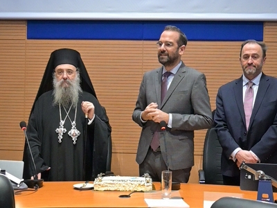 Γιορτινή Πρωτοχρονιά στα γραφεία της ΠΔΕ...