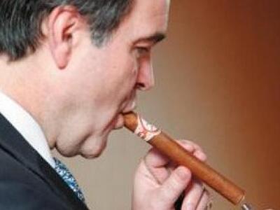 Ο Ελληνας που «μόλυνε» όλη την κυπριακή οικονομία