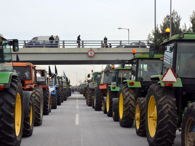 Χριστούγεννα στους δρόμους υπόσχονται οι αγρότες