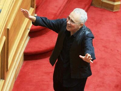 Ακούστε τον Κ. Ζουράρι να μιλάει αρχαία ...