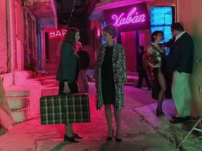 Άγριες μέλισσες: Δρόσω και Ελένη άφησαν ...