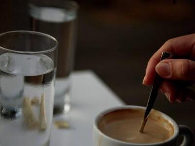 Πάτρα: Άρπαξαν τους καφέδες κι άρχισαν ν...