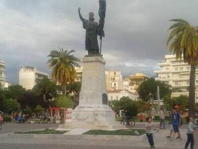 Πάτρα - Συνθήματα με πράσινη μπογιά στην...