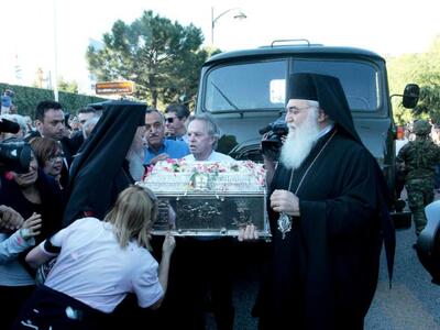 Με τιμές αρχηγού κράτους το ιερό λείψανο...