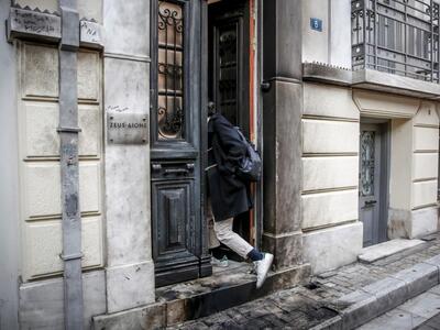 Δείτε το βίντεο από τη στιγμή της επίθεσ...