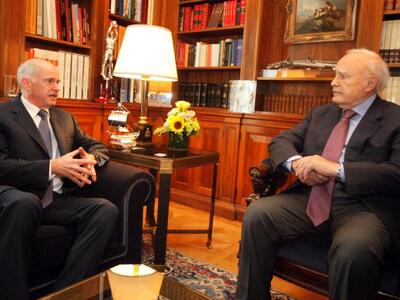 Ολοκληρώθηκε η συνάντηση Παπανδρέου-Παπο...