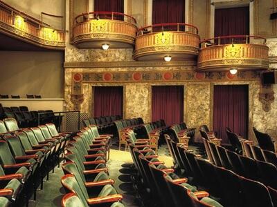 Σπείρα «χτυπάει» τα θέατρα των Αθηνών