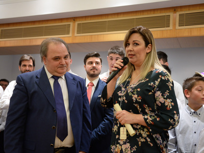 Ο μαέστρος Θοδωρής Γεωργόπουλος με την ερμηνεύτρια Διονυσία Καρόκη.