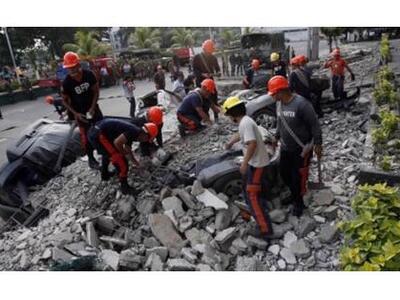 Γέμισαν με πτώματα οι δρόμοι στις Φιλιππίνες 