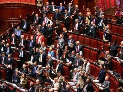 Ιταλία: Καταργείται η κρατική χρηματοδότ...