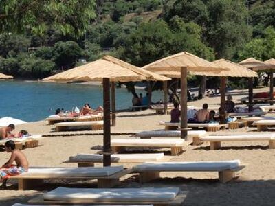 Αχαϊα: Άνοιξε και πάλι το beach bar στο ...