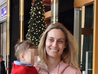 Ελεονώρα Μελέτη: Βόλτα αγκαλιά με την κό...