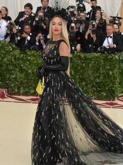 ΡΙΤΑ ΟΡΑ ΜΕ PRADA