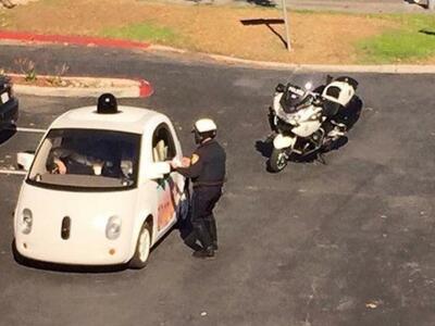 Σταμάτησαν αυτοκίνητο της Google γιατί π...