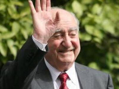 Γλίστρησε και έπεσε όταν ακούστηκε το όν...