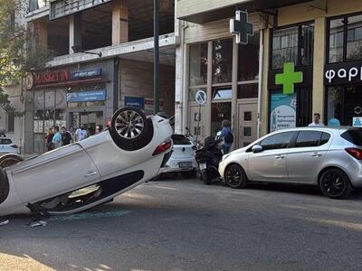 Παγκράτι: Τροχαίο ατύχημα - Αναποδογύρισε αμάξι