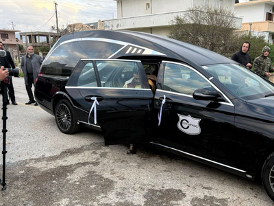 Ηράκλειο: Γαμπρός έφτασε με… νεκροφόρα σ...