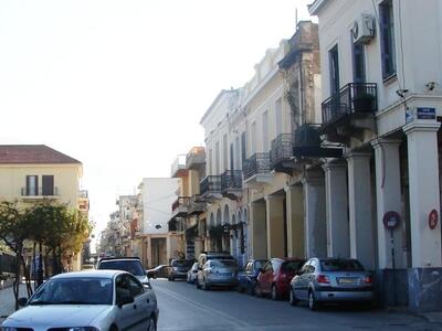 Πάτρα: Οδηγός τράκαρε και έγινε καπνός! ...