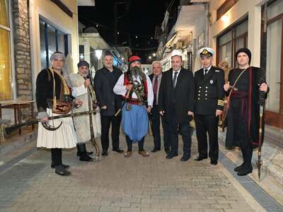 Το Άγημα Ιστορικής Αναβίωσης Πατρών «Παν...