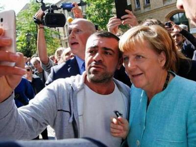 Μέρκελ: Η «μητέρα» των προσφύγων σε σκίτ...