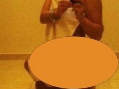 Στο facebook απο ...λάθος ολόγυμνες φωτο...