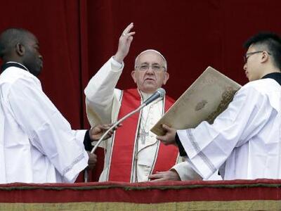 Το Esquire απονέμει στον Πάπα τον τίτλο ...