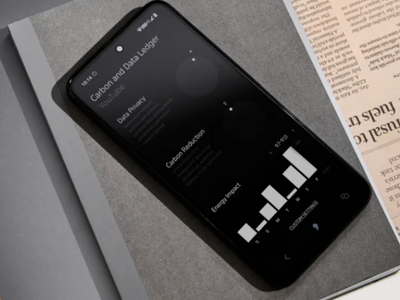 Τα «χαζά» τηλέφωνα κάνουν comeback ως απ...