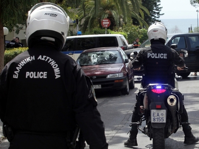 Σύλληψη τριών ατόμων που κρατούσαν αλλοδ...