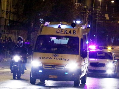 Εγκλωβίστηκε οικογένεια με παιδιά σε τροχαίο