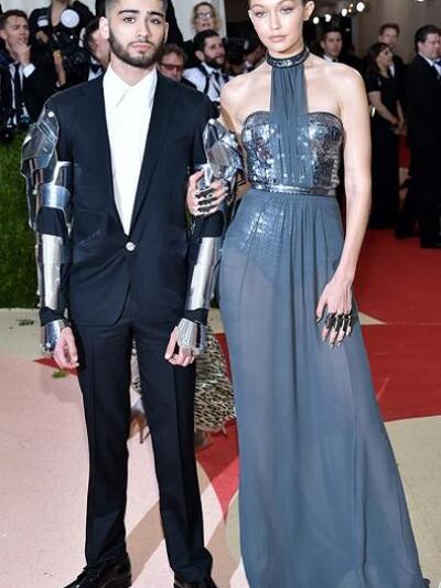 Η Τζίτζι Χαντίντ φόρεσε Tommy Hilfiger κ...