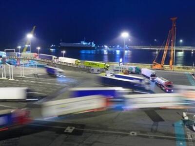 Γαλλία: Κλειστό το λιμάνι του Καλαί λόγω...