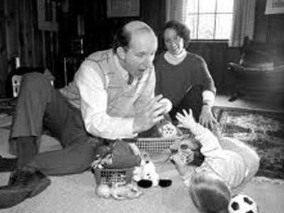 Το θεραπευτικό μοντέλο Floortime για πρώ...