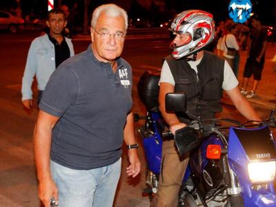 Γιαούρτωσαν τον Πρετεντέρη στην Αντίπαρο 