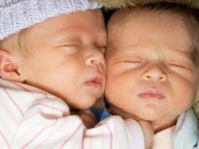 Αφησε τα δίδυμα παιδιά της στη φίλη της ...