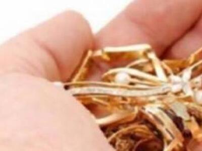 Έκλεβε κοσμήματα από διερχόμενες γυναίκες!