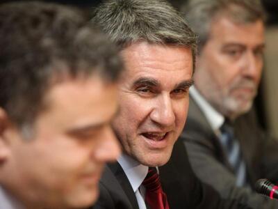 Για «υποκρισία» και «θεατρικές κινήσεις»...