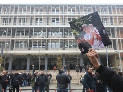 Συγκινεί η σύζυγος του 16χρονου Ρομά: «Θ...