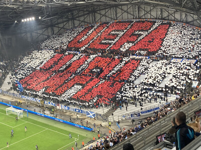 Κορεό «UEFA Mafia» από τους οπαδούς της Μαρσέιγ 