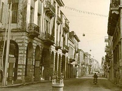 Η οδός Κορίνθου από τη γωνία με τη Γούναρη