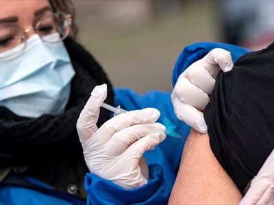 Σερβία-κορωνοϊός: Εμβολιάστηκε το 50% τω...