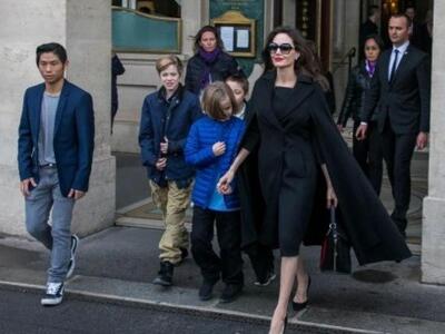 Η Αντζελίνα Τζολί στο Παρίσι με τα παιδι...