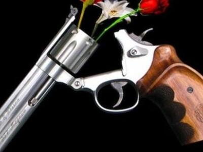 Ιταλία: Μέλη της Καμόρα... πωλούσαν λουλ...