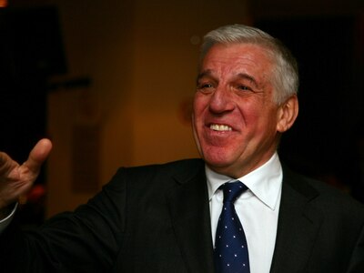 Και ο Γιάννος, με σπίτια και πισίνες αξί...