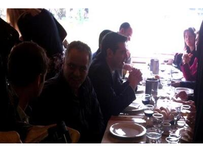 Αλ. Τσίπρας: Με μεζέδες και κρασάκι υποδ...