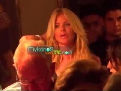 Η Βικτόρια Σίλβστεντ στην Μύκονο