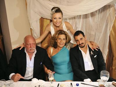 Ο γαμπρός Αλέξανδρος Καλλέργης με τη νύφ...